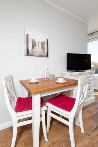 One-Bedroom Apartment image 7