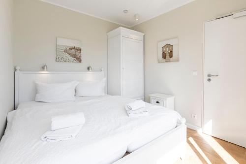 One-Bedroom Apartment image 6