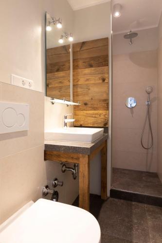 One-Bedroom Apartment image 10