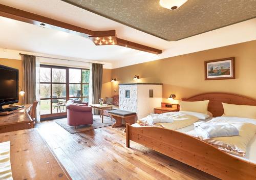 Wellnesshotel Riedlberg Room Type - Double Room with Garden View Wellnesshotel Riedlberg Room Type - Double Room with Garden View