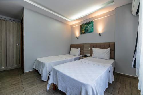 Standard Double or Twin Room image 10