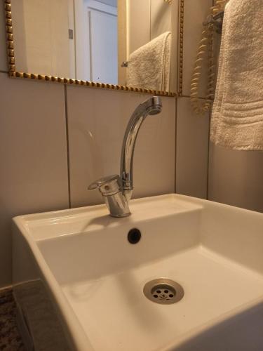 Standard Single Room image 2