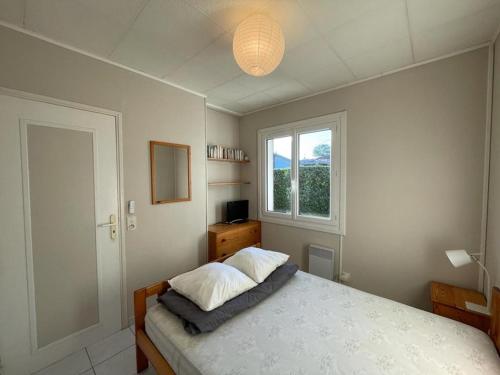 Maison Familiale Pres de la Plage avec Grand Jardin et Parking Prive - FR-1-413-108 - image 4