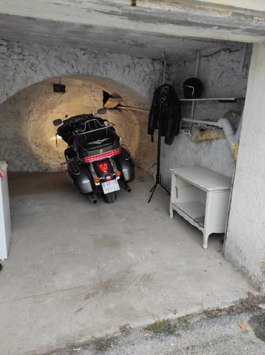 maison 4 personnes entre Cévennes et Méditerranée avec garage pour 2 motos et parking privé