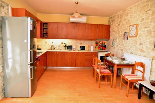 Xenios Dias in Agia Varvara