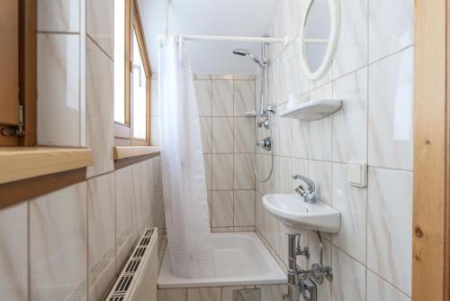 Two-Bedroom Apartment with Balcony image 8