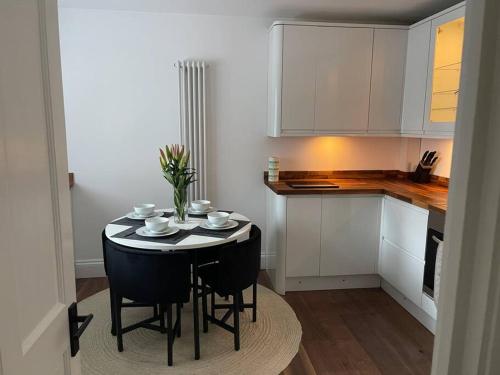 Newly refurbished apartment, near station & river