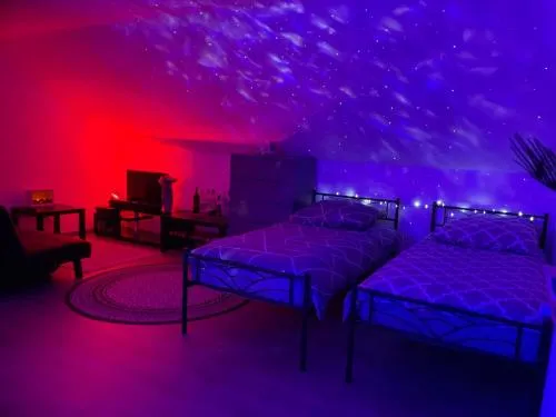 Sky Studio Apartment 1,5 Zimmer für 4 Leute Zentral 35qm S-Bahn Mercedes Benz in Magstadt, Deutschland