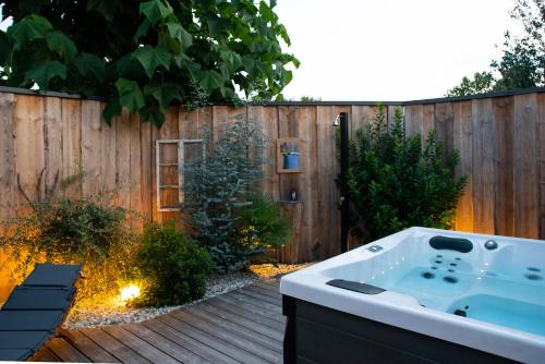 อ่างแช่น้ำร้อน, HIŠA ROSA (HISA ROSA) in บานอฟชี