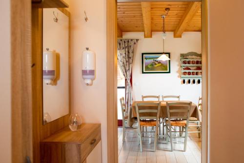 HIŠA ROSA HIŠA ROSA