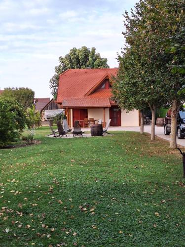 HIŠA ROSA HIŠA ROSA