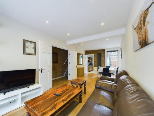 Cosy 4 bedroom, 3 bathroom home - 5 mins from East Croydon station