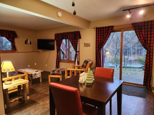 Adirondack Diamond Point Lodge