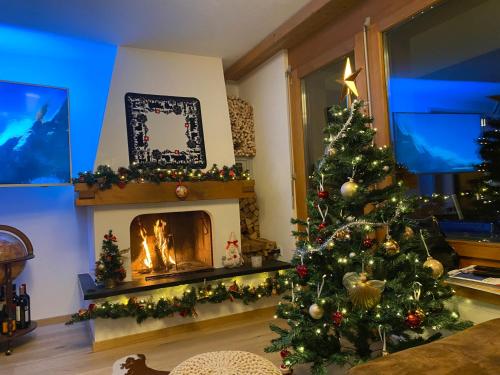 WEF Davos - Klosters Comfort Retreat with Fireplace, Pool & Sauna WEF Davos - Klosters Comfort Retreat with Fireplace, Pool & Sauna