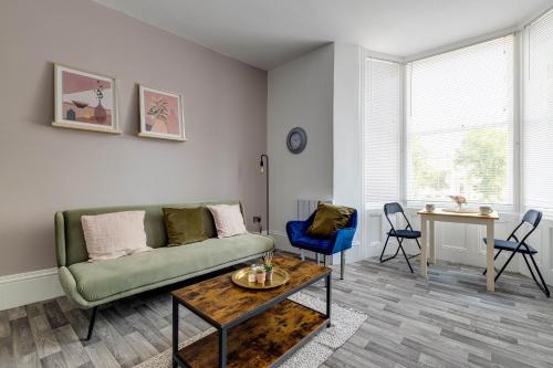 Apt 1 - Empire 39 - Central Location