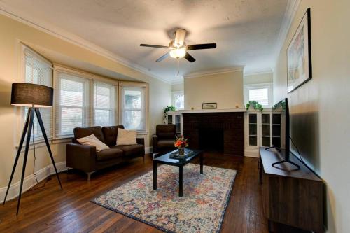 Charming 2BR 1 bath in the heart of CLE Heights