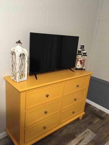 Caddy Corner has a hot tub just outside of town