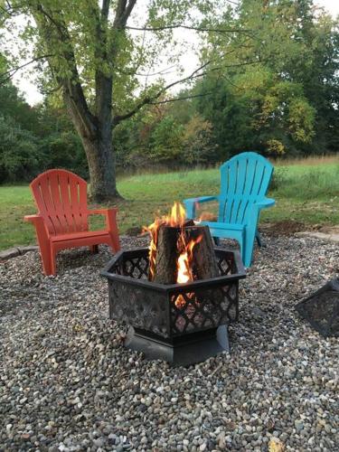 Caddy Corner has a hot tub just outside of town