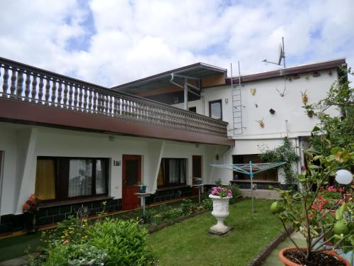 Kert, Pension Villa Brödel (Pension Villa Brodel) in Bad Blankenburg