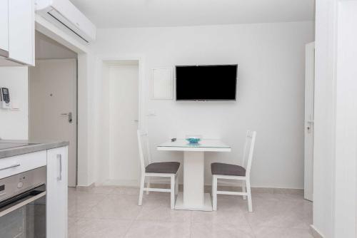 Apartment with Mountain View