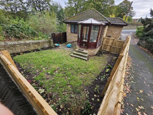 Lister Park Bradford 2bed Detached Cottage House & Parking & Cinema Screen