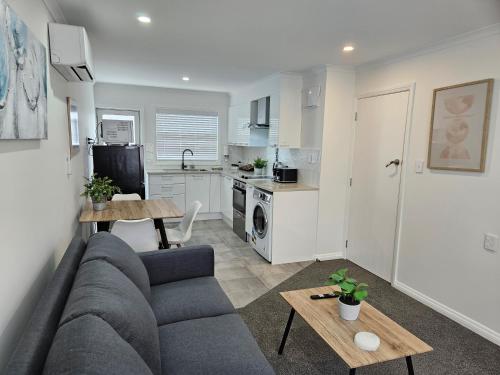 Redwood Apartments Unit 1 - image 4