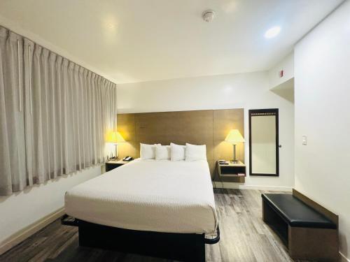 King Room- Non-Smoking image 4