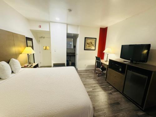 King Room- Non-Smoking image 2