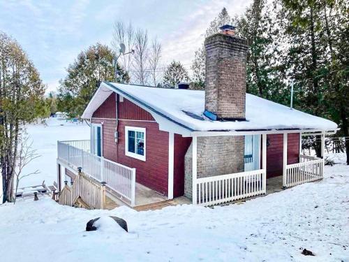 Chalet bord de l'eau et sentier - Mont-Laurier