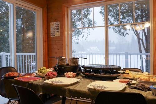 Chalet bord de l'eau et sentier