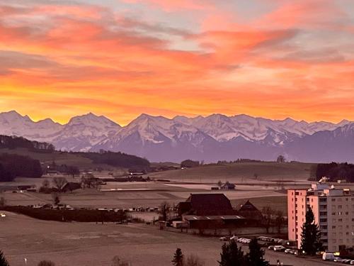  Spacious 2BR Apartment very near Bern - Alps view in Worb