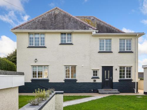 Pass the Keys Breathtaking holiday home packed with amenities