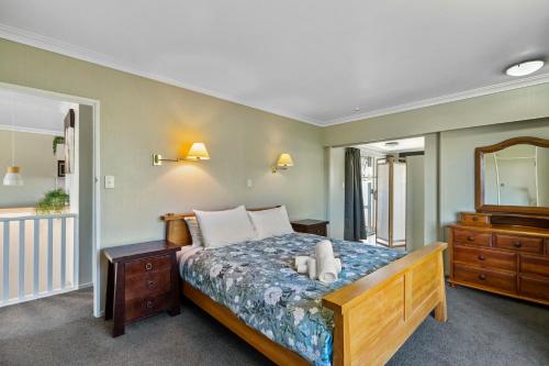 Stay in Town - image 5