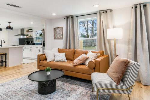 Cozy Home in Downtown McKinney with Backyard, McKinney (photo 10)