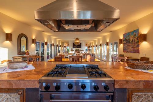 Villa Vida Cabo - Authentic Spacious Ocean View Near Beach & Town in San José del Cabo, Mexico