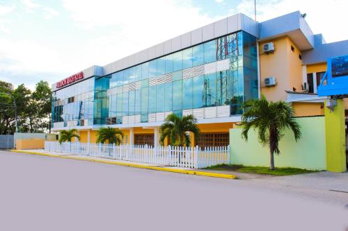 Exterior view, Hotel Partenon Beach in La Ceiba