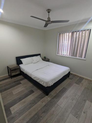 Huge Holiday Home 4Beds 2Baths in Gladstone near Shopping Center photo 2