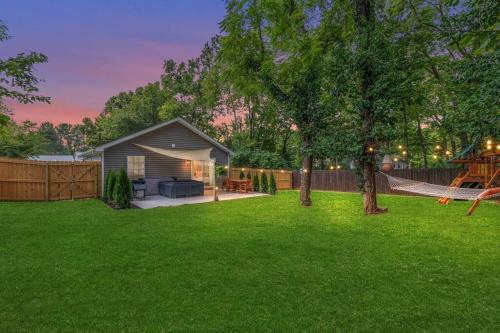 The Luxe/HotTub/Playground/12min KHP/30min Ark in Georgetown, USA