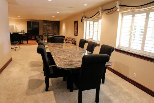 Dotări, The Greenwell Inn and Convention Center in Price