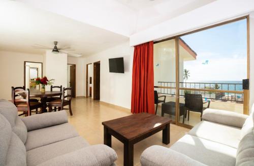 1 king bed, 2 double beds
