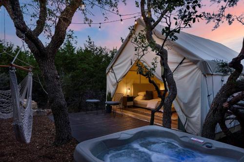 Oak Retreat Glamping With Private Hot tub thumb 2