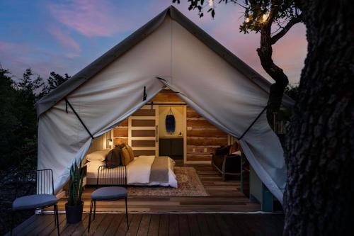 Oak Retreat Glamping With Private Hot tub thumb 3