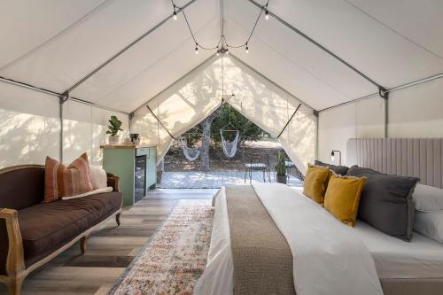 Oak Retreat Glamping With Private Hot tub