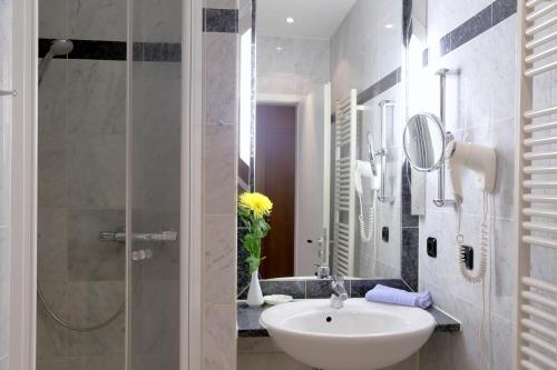 Studio Apartment image 6