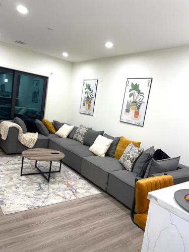 1 bedroom Downtown Luxury APT by Train station EWR NYC