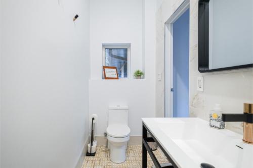 Entire Queen Loft, Toronto (foto 9)