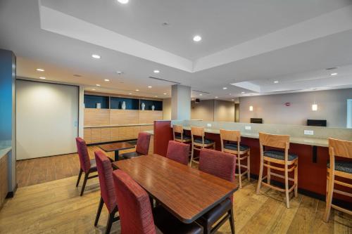 Étterem, TownePlace Suites by Marriott Milwaukee Oak Creek in Oak Creek