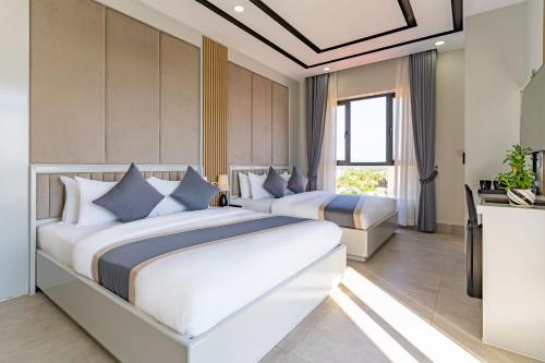 THE SQUARE KAMPOT HOTEL Room Type - Deluxe Twin Room with Balcony
