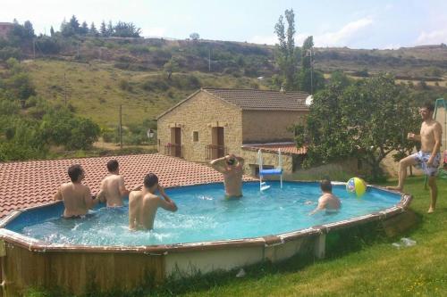 Swimming pool, viva el vino in Azuelo