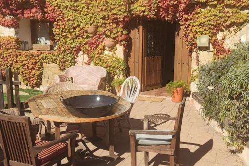 Facilities, viva el vino in Azuelo